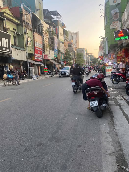 Nhà Trương Định 4 tầng gần trường, gần bệnh viện, giá 'hời' như trúng số