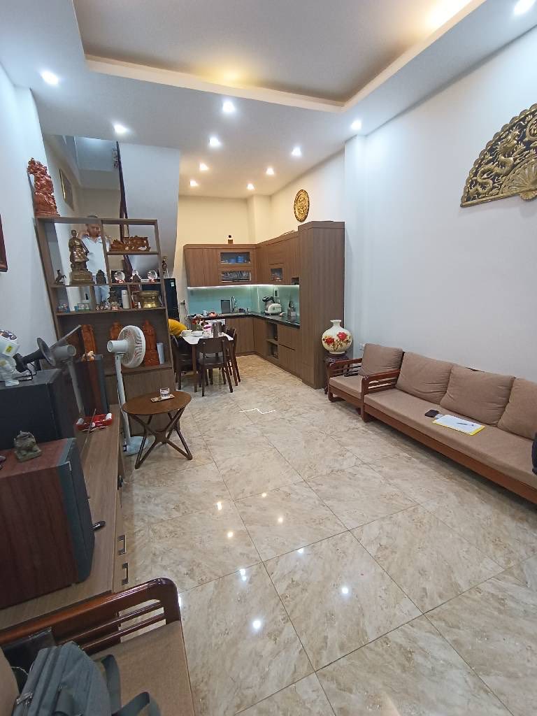 Nhà Thái Hà 4 tầng thoáng sáng, ô tô đỗ cửa giá 15,3 tỷ