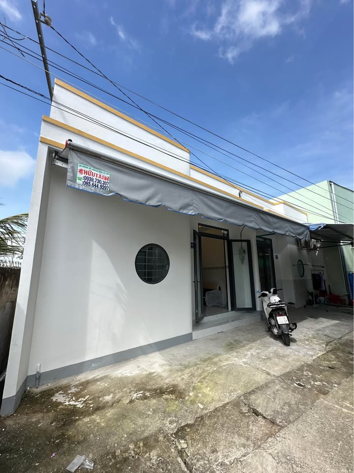 Nhà mới 100% sang nhượng gấp, tặng nội thất cao cấp, gần đường Phạm Hùng, Sóc Trăng