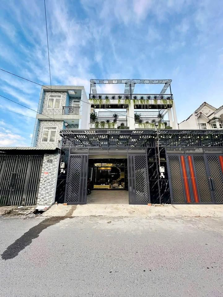 Tọa lạc tại mặt tiền đường Thạnh Xuân 46, Quận 12, Thành phố Hồ Chí Minh