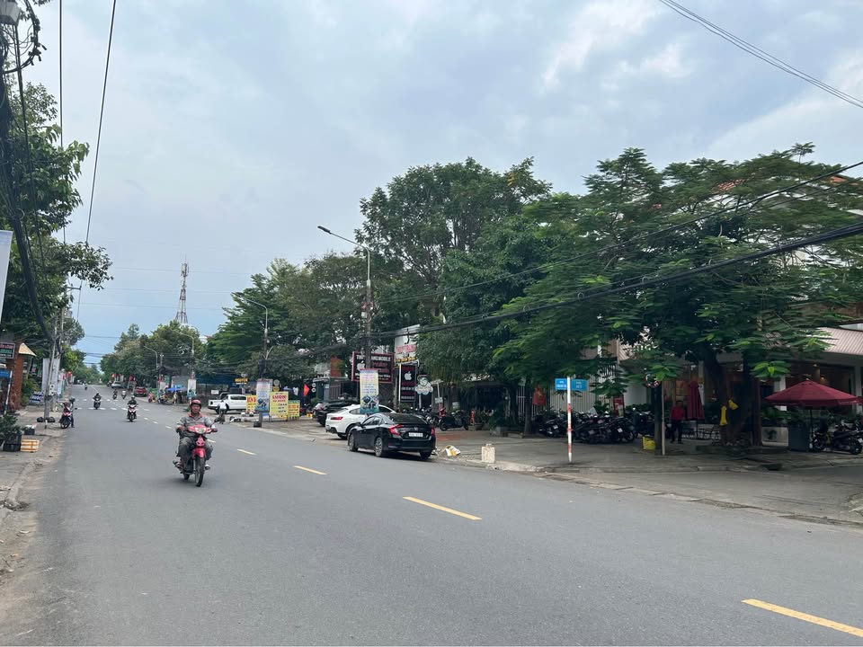 Nhà 3 tầng mặt tiền kinh doanh sầm uất, vỉa hè 10m tại khu dân cư An Bình, Đồng Nai