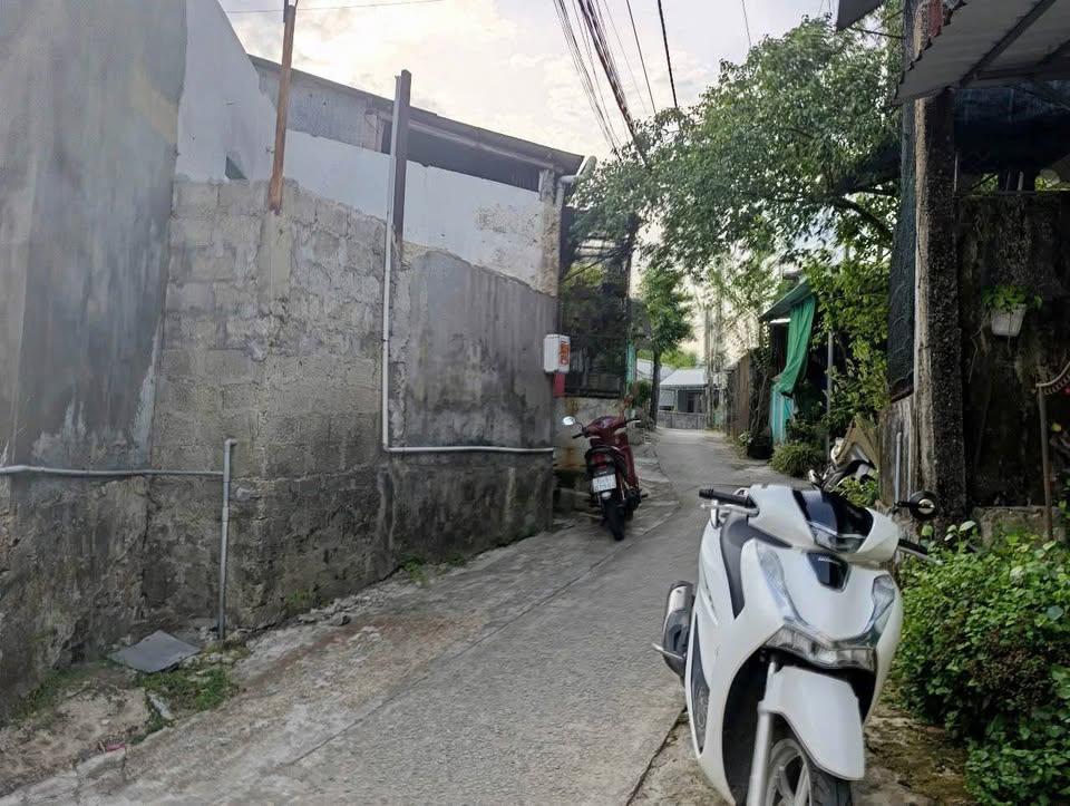 Đất Huế xây 3 tầng, 12 phòng, có hầm, nở hậu, giá hời