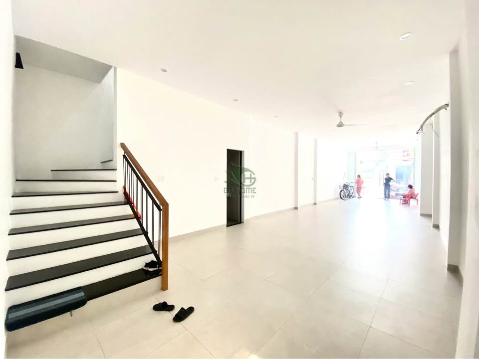 Nhà mới mặt tiền đường Bàn Cờ, vừa ở vừa kinh doanh, giá thuê chỉ 25 triệu/ tháng