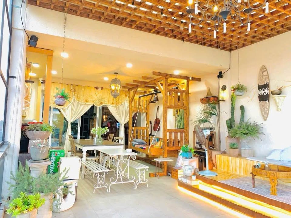 Nhà mặt tiền Trần Hưng Đạo, 1 trệt 1 lửng 2 lầu diện tích rộng rãi, giá tốt