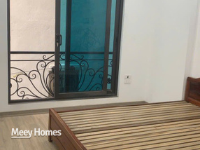 Chào bạn, chúng tôi có một căn nhà mới xây, thiết kế đẹp với 4 phòng ngủ, sẵn sàng chào đón chủ nhân mới