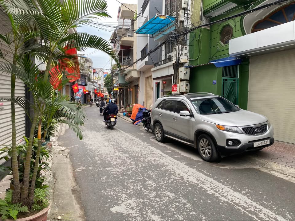 Nhà độc lập dân xây 3.5 tầng mặt đường Nguyễn Hữu Tuệ, Ngô Quyền, giá 7,2 tỷ