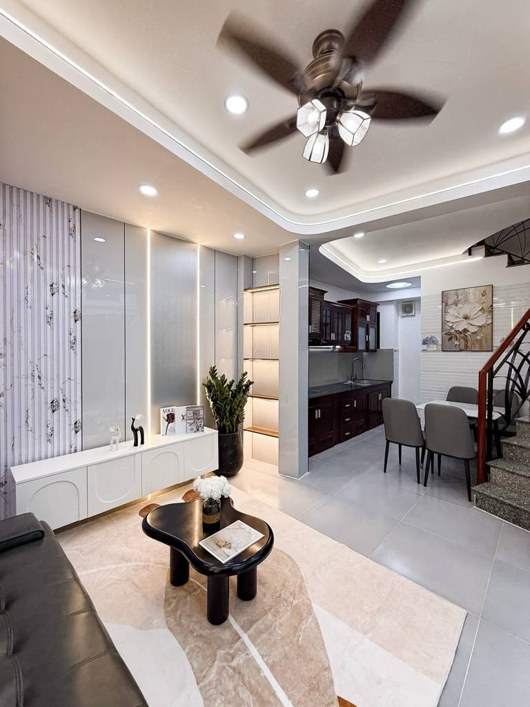 Nhà phố 3 tầng bê tông cốt thép kiên cố, đã hoàn công đầy đủ, nằm trên đường Nguyễn Đình Chính, quận Phú Nhuận, Thành ph