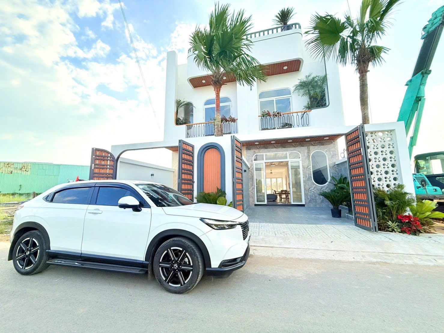 Nhà mới xây 1 trệt, 1 lầu siêu lung linh tại mặt tiền nhựa ấp 3, xã Phước Vân, Cần Đước, Long An