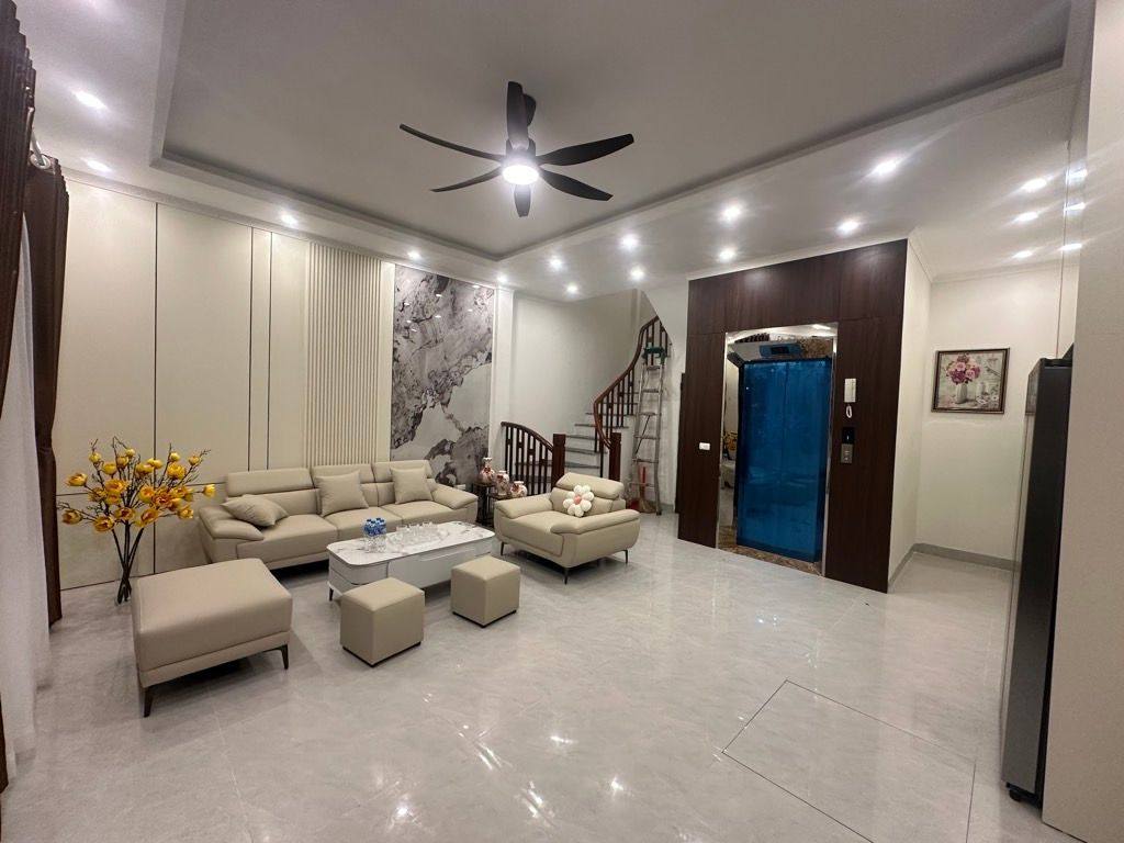 Nhà 5 tầng, thang máy, full nội thất, ô tô đỗ gần Lệ Mật, Long Biên