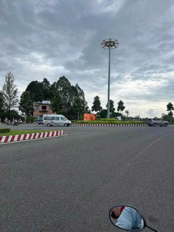 Nhà mặt tiền Huỳnh Tấn Phát 150m² kinh doanh xả láng, giá hời 5 triệu/tháng