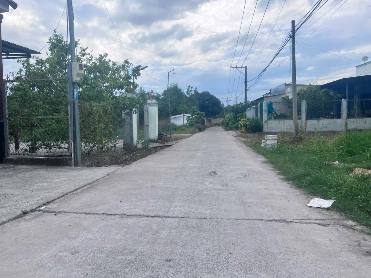 Siêu phẩm đất vườn sẵn nhà cấp 4 nhỏ trên đất, tọa lạc tại khu dân cư ổn định, sầm uất của huyện Nhơn Trạch