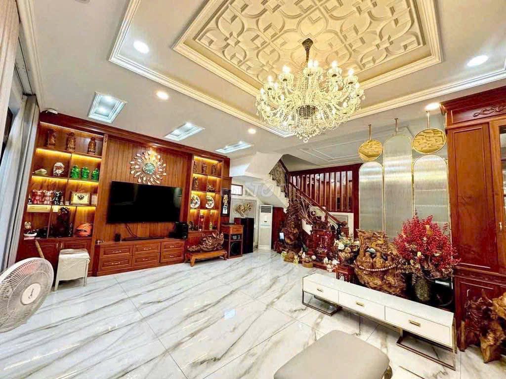 Cho thuê biệt thự 460m2 full nội thất sang trọng, 6 phòng ngủ, gần Gigamall Thủ Đức