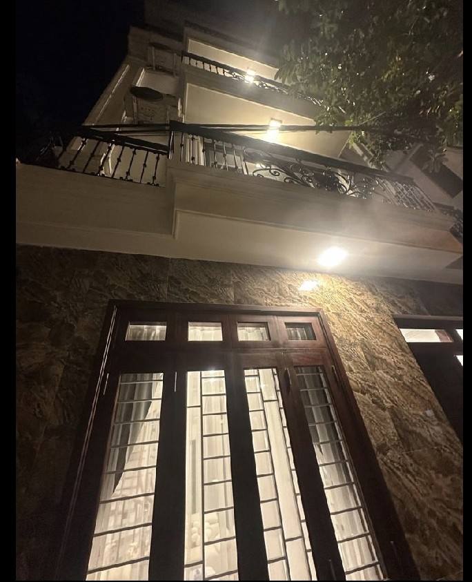 Nhà Lệ Mật 5 tầng thang máy, tặng nội thất, hơn 11 tỷ sổ đỏ sẵn sàng