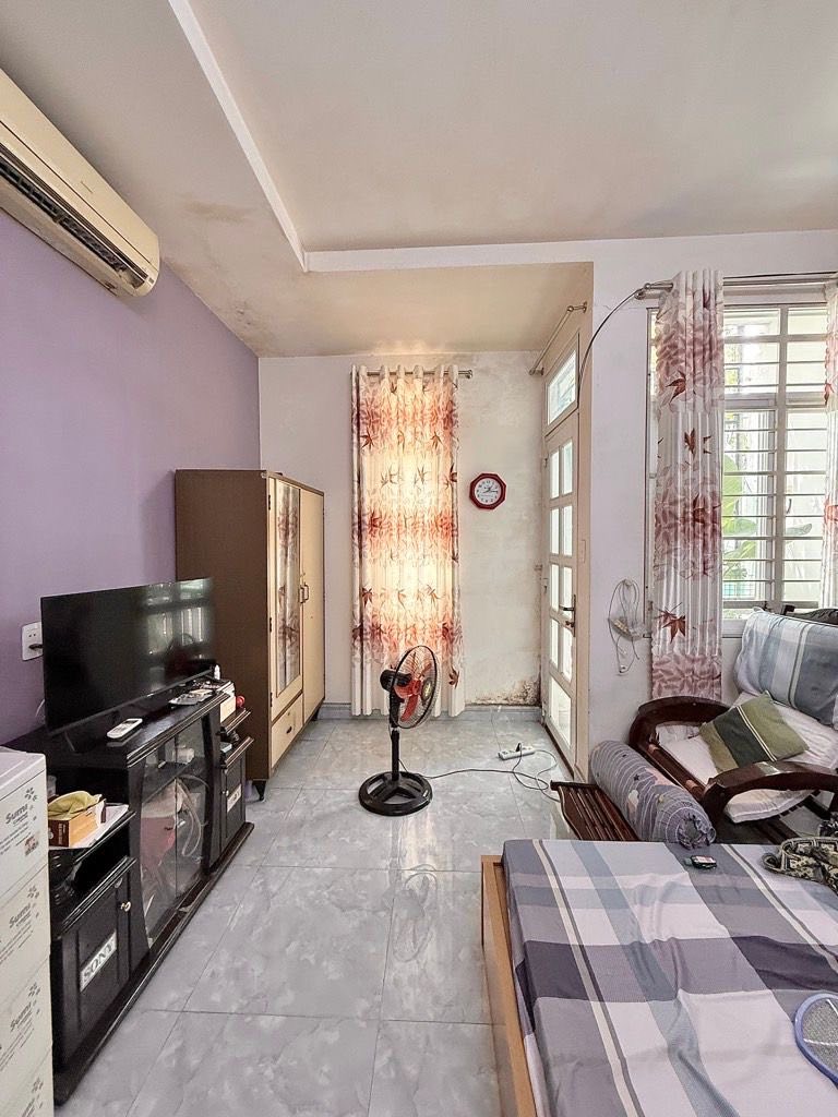 Nhà đẹp 1 trệt 3 lầu mặt tiền kinh doanh Quận 4, sẵn sàng đón chủ mới