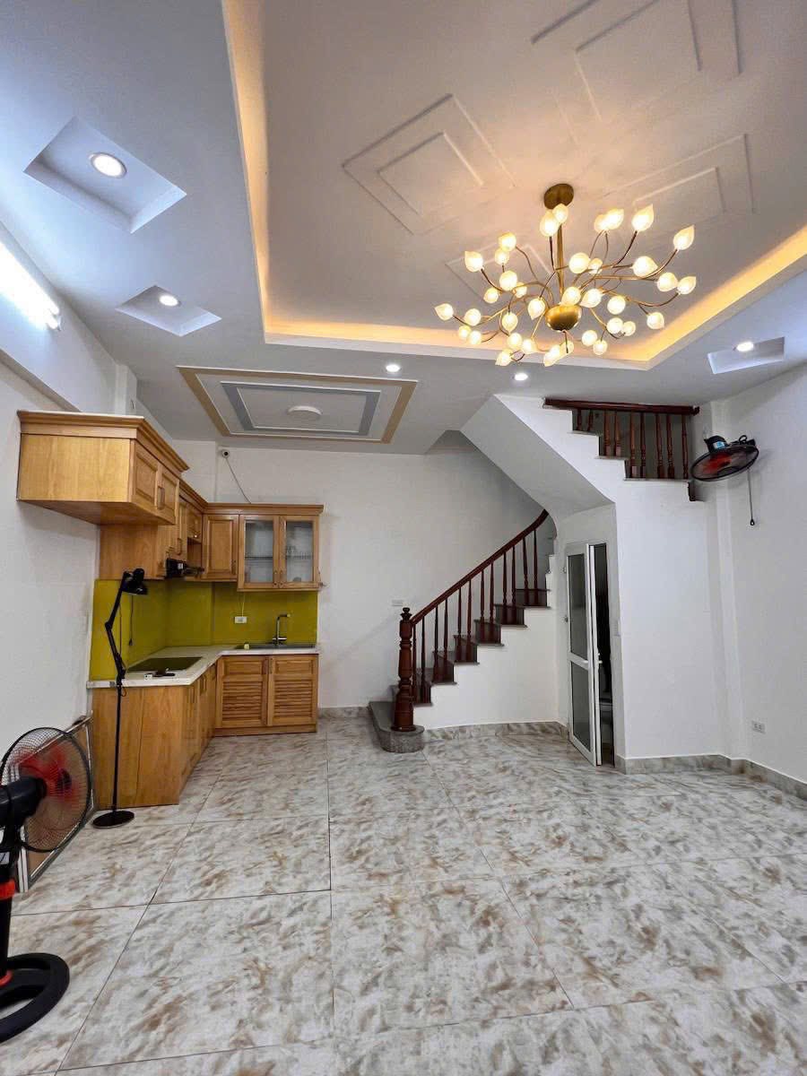 Nhà 5 tầng 'mới tinh' ở Tân Mai 3.5 tỷ/m2, sát đường 20m, sẵn sàng đón chủ mới