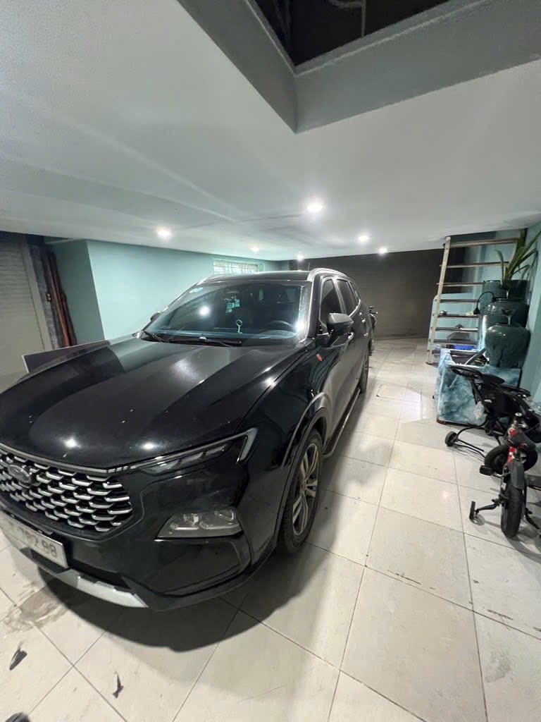 Gara ô tô lô góc 6 tầng mặt tiền quyền lực, view phố, giá siêu hời