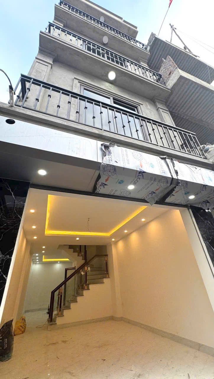 Bồ Đề, Long Biên nhà 42m2 hơn 9 tỷ, ngõ ô tô, sổ đỏ sẵn sàng giao dịch