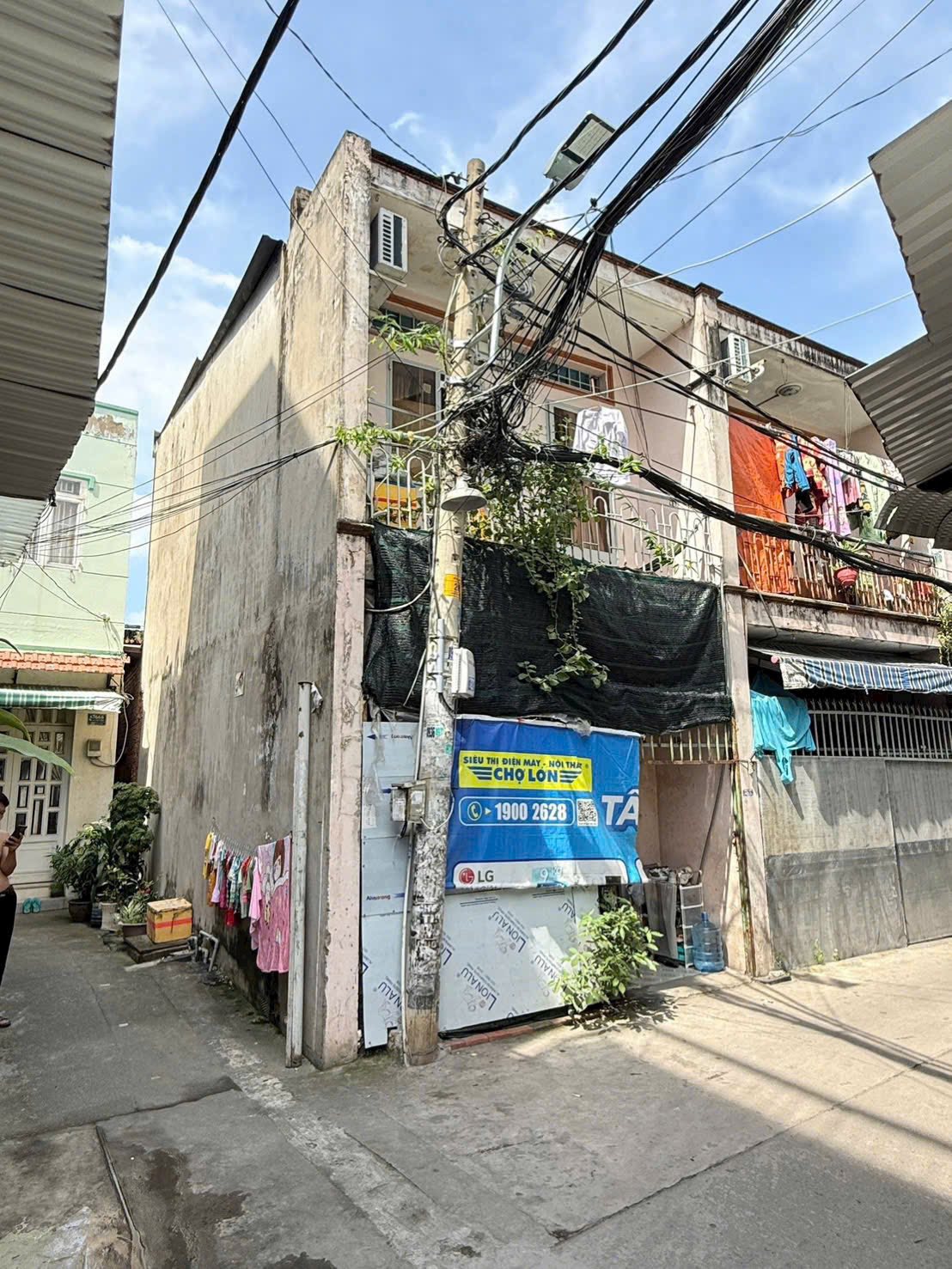 Nhà đẹp tọa lạc tại hẻm 67 Bờ Bao Tân Thắng, Phường Sơn Kỳ, Quận Tân Phú