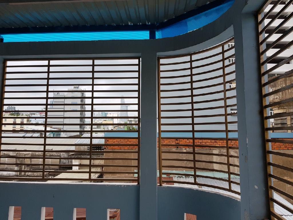 Nhà 1 trệt, 3 lầu trung tâm quận 1, giá 6 tỷ, sổ hồng sẵn sàng!