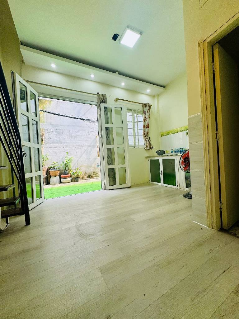 Bán nhà đúc 3 tầng đẹp như mơ, vị trí vàng trung tâm Quận 1, giá hơn 3 tỷ