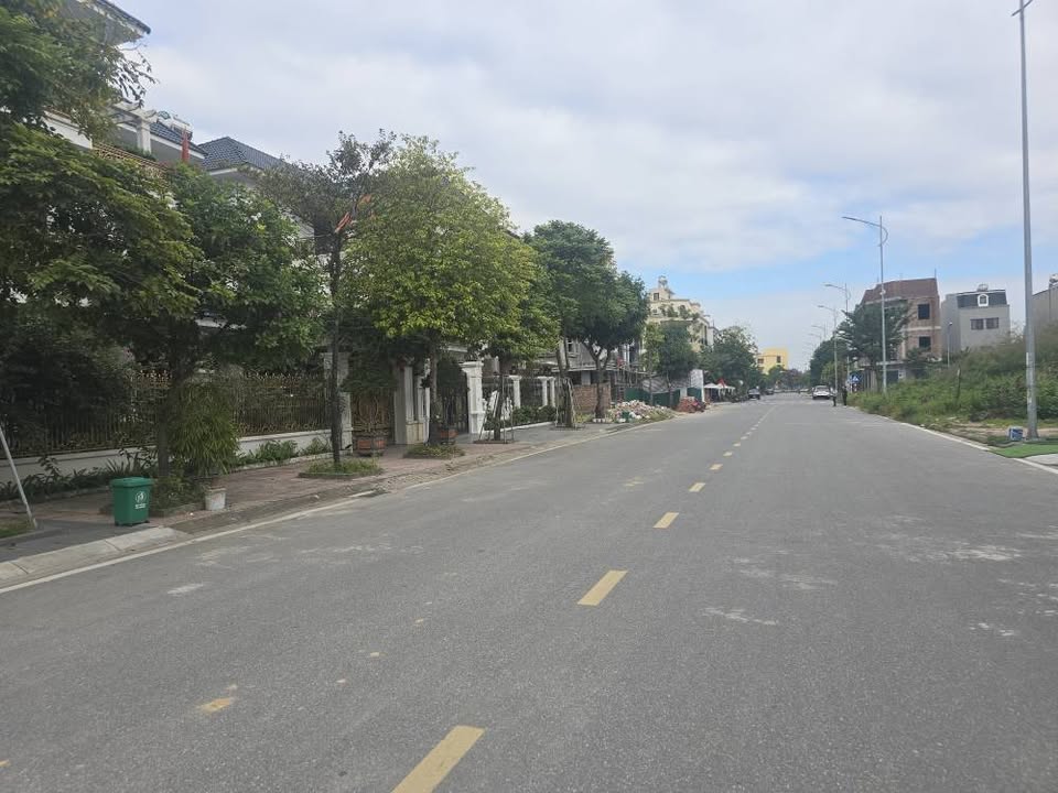 Biệt thự vip nhất phố mới Quế Võ, view công viên, 285m2