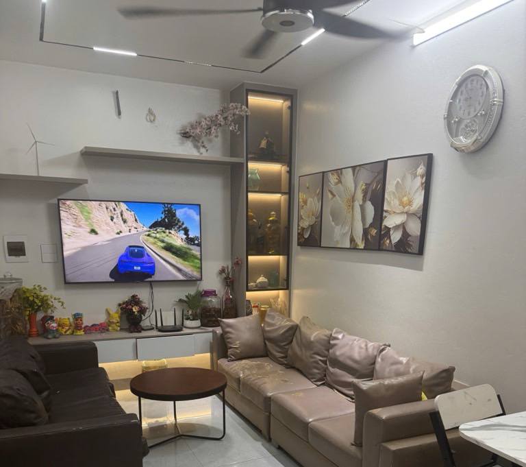 Tọa lạc tại Di Trạch, Hoài Đức, Hà Nội, ngôi nhà 6 tầng này mang vẻ đẹp hoài cổ