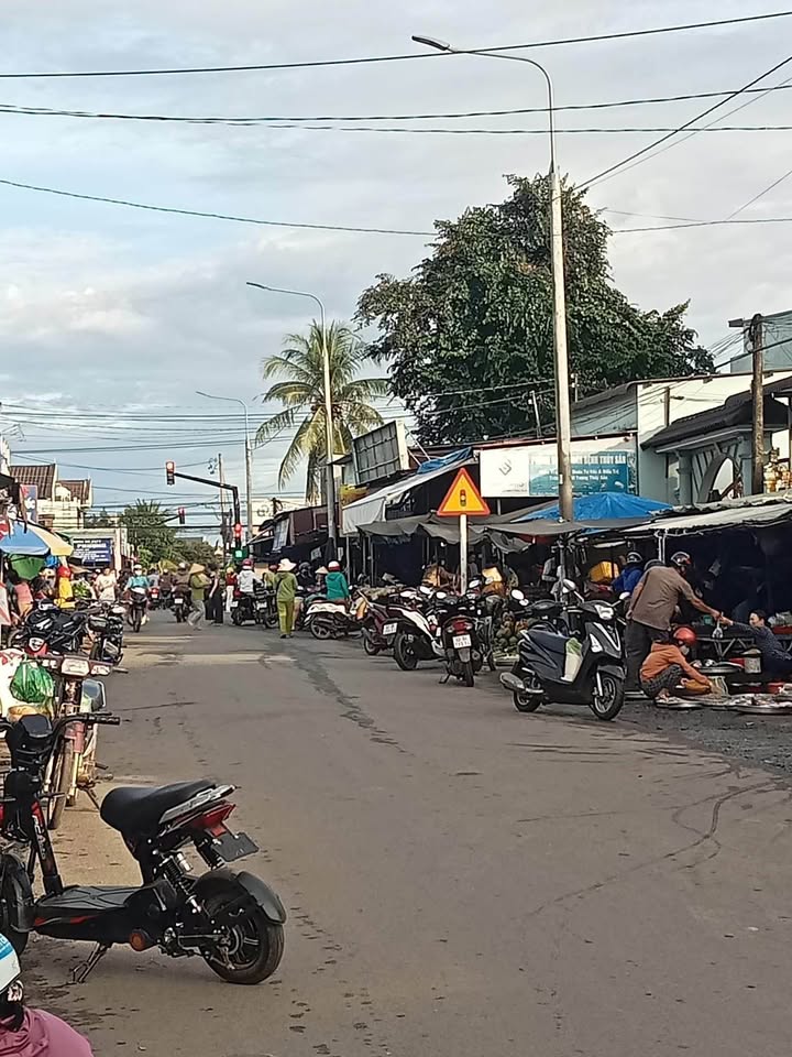 Góc chợ 104 đất vàng 6m x 43m, sẵn sàng đón bạn về ở kinh doanh