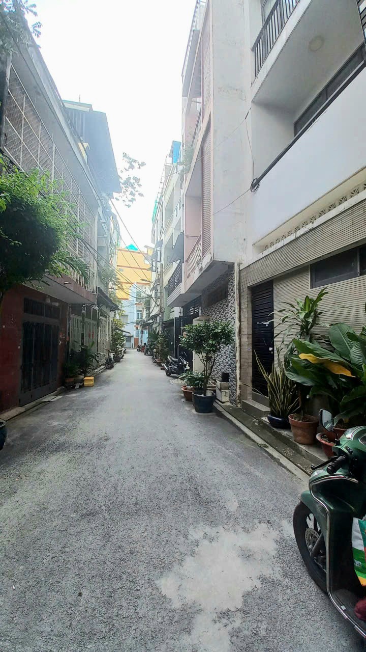 Nhà 3 tầng gần công viên Lê Thị Riêng, hẻm xe hơi 6m