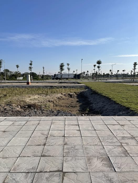 Nhà góc Vàng Kim Bảng 85m² xẻ khe, giá mềm như bún chả