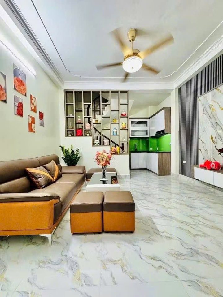 Nhà 5 tầng Hoàng Mai 3 phòng ngủ, sổ riêng, giá tốt