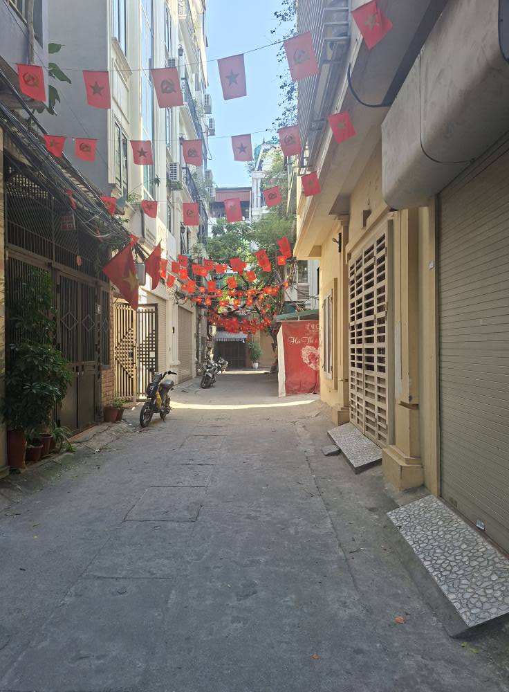 Nhà Lò Đúc 5 tầng, mặt tiền rộng, ngõ thông, 7.9 tỷ