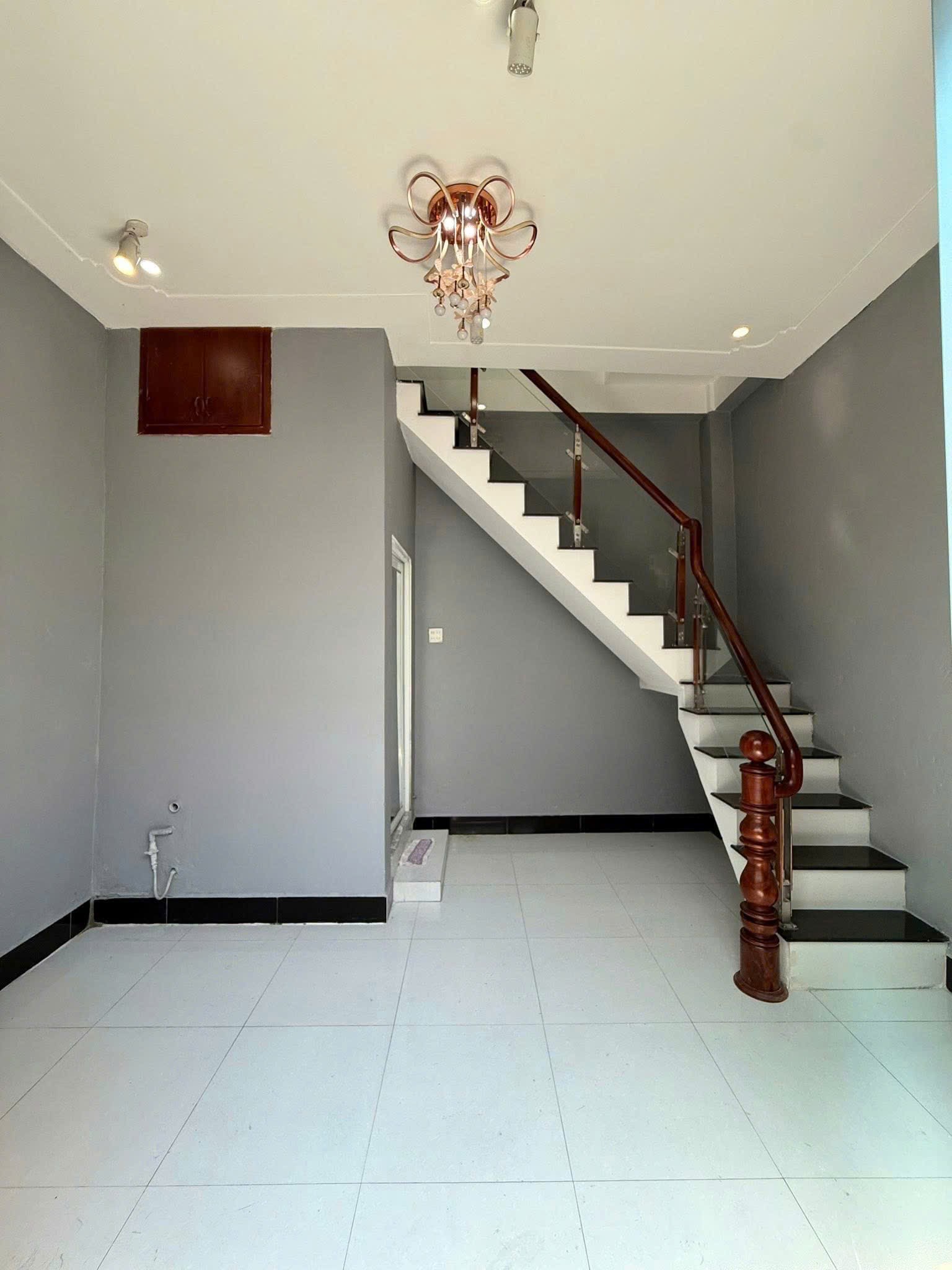 Bán nhà 1 trệt 1 lầu đúc, ngay trung tâm Cần Thơ, kế công viên Lưu Hữu Phước