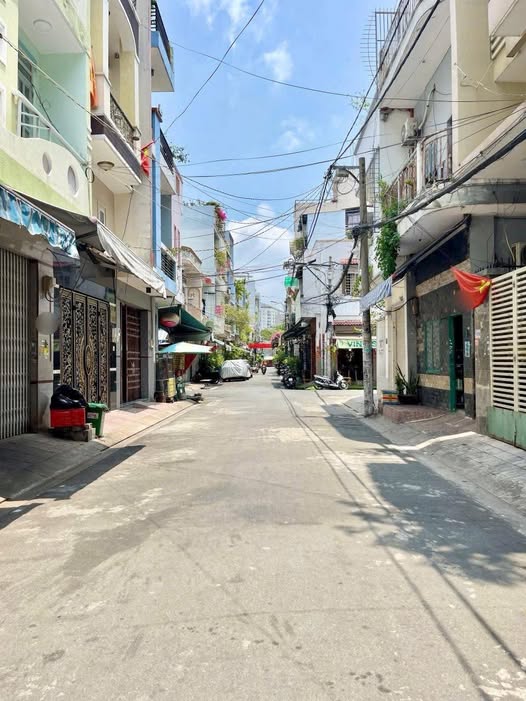 Nhà 2 tầng ngay chợ Tân Hương, 40m2, hẻm xe hơi, giá 4 tỷ