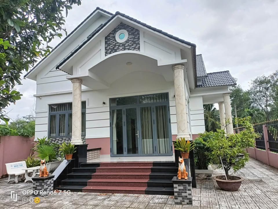 Bán gấp 1000m2 đất tặng biệt thự 500m2 tại Sơn Phú, Bến Tre