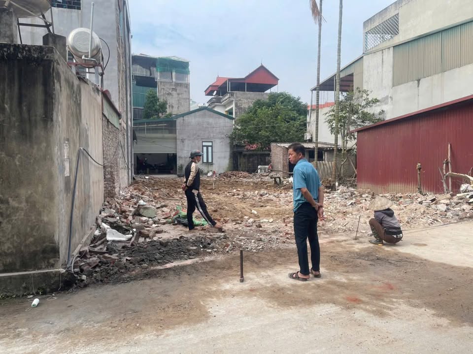 Bán đất thổ cư 80,6m2, mặt tiền 4,47m, hướng Đông Bắc, ô tô tránh nhau