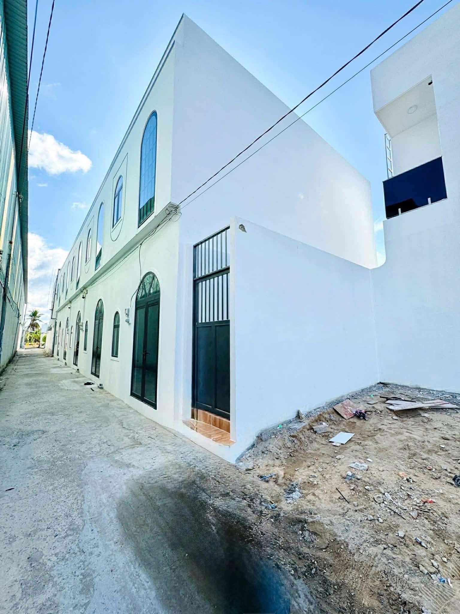 Nhà mới tinh, full nội thất, hẻm ô tô đậu, giá hời