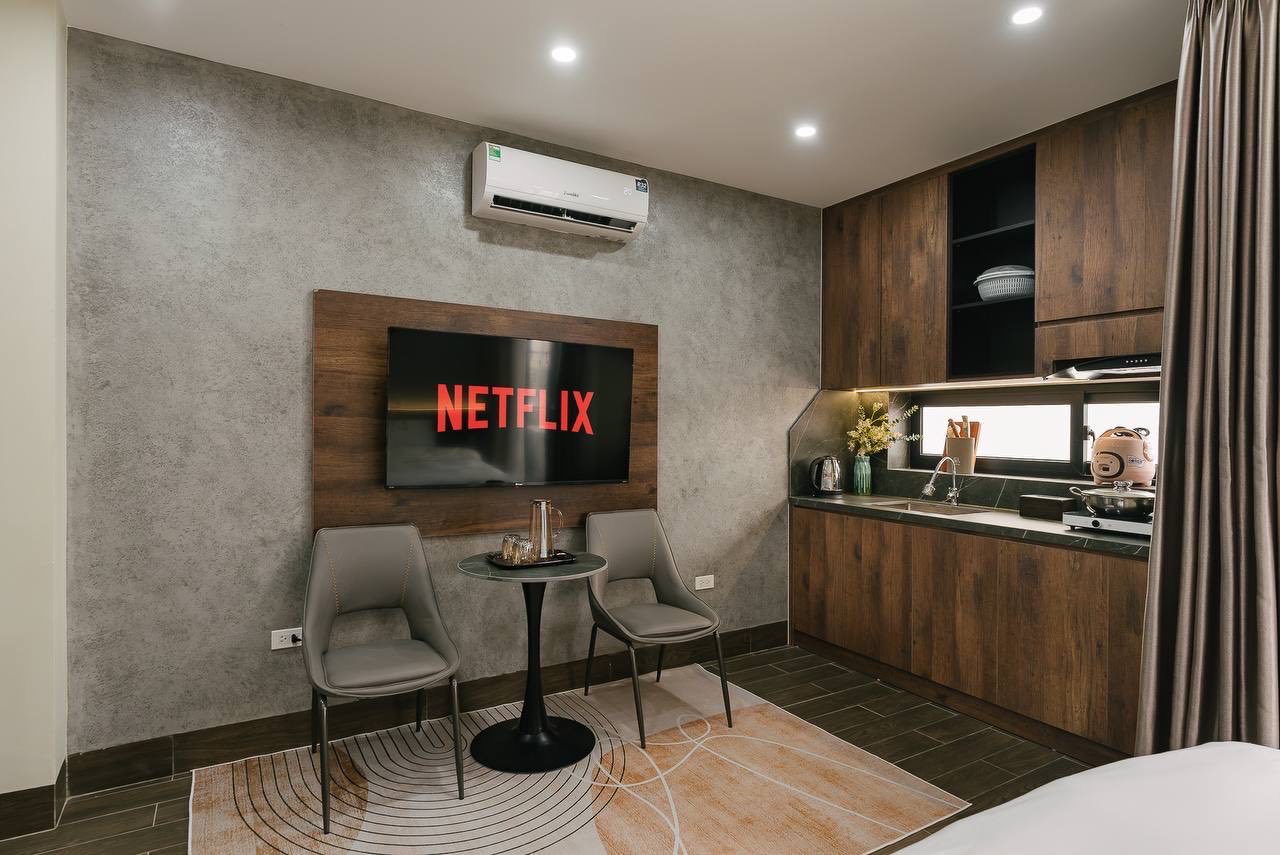 Cho thuê căn hộ dịch vụ cao cấp 30m2, nội thất đầy đủ, ô tô đỗ cửa tại Hoàng Ngân, Thanh Xuân