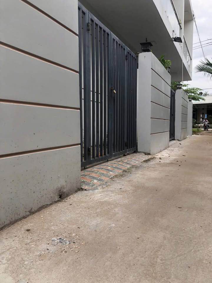 Nhà 1 trệt 1 lầu mới xây, phường An Hội, Vĩnh Long, giá hời 999 triệu