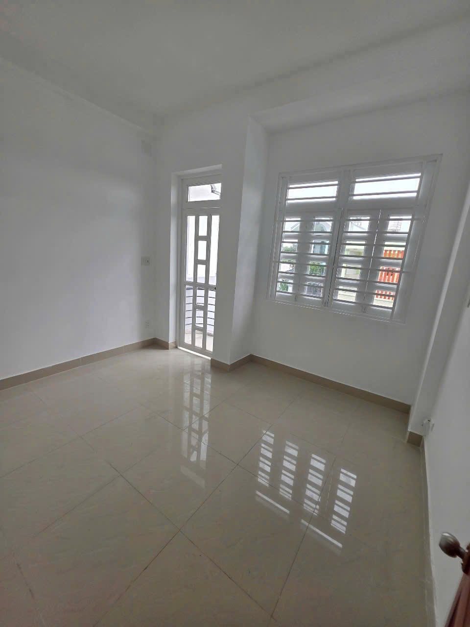 Siêu phẩm nhà hẻm xe tải Dương Đình Hội - Tăng Nhơn Phú B 4mx15,5m, 1 trệt 3 lầu, 4 phòng ngủ, view Landmark 81