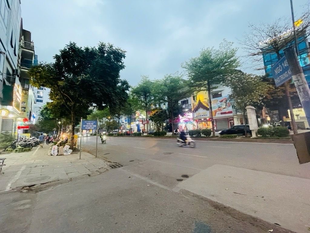 Nhà Cầu Giấy ô tô vào nhà, kinh doanh đỉnh, 30m ra mặt phố