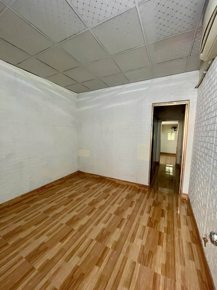 Nhà cấp 4 Ninh Sơn, gara ô tô, 2 phòng ngủ