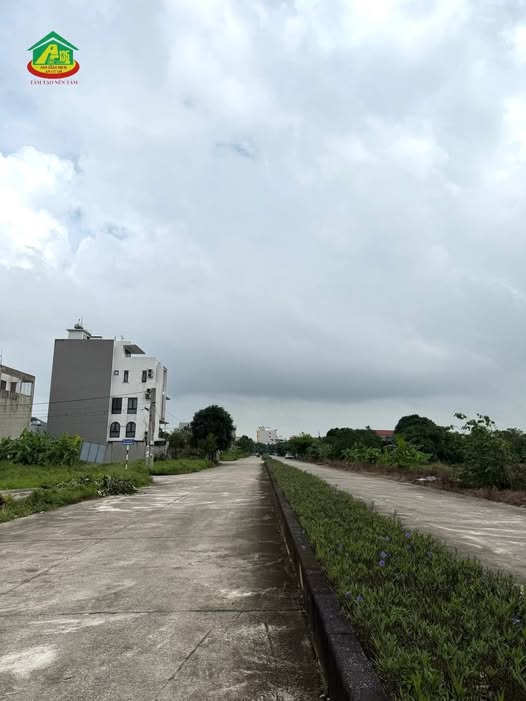 Bán mảnh đất đầu ve mặt đường đôi Phạm Bạch Hổ, thành phố Ninh Bình, 312m2, giá 4 tỷ