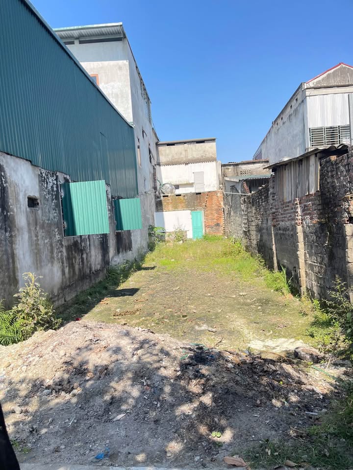 Chính chủ gửi bán lô đất siêu đẹp tại Ỷ La, Tuyên Quang, 5x21m, full thổ cư, giá nhỉnh 1,7 tỷ, dân cư đông đúc