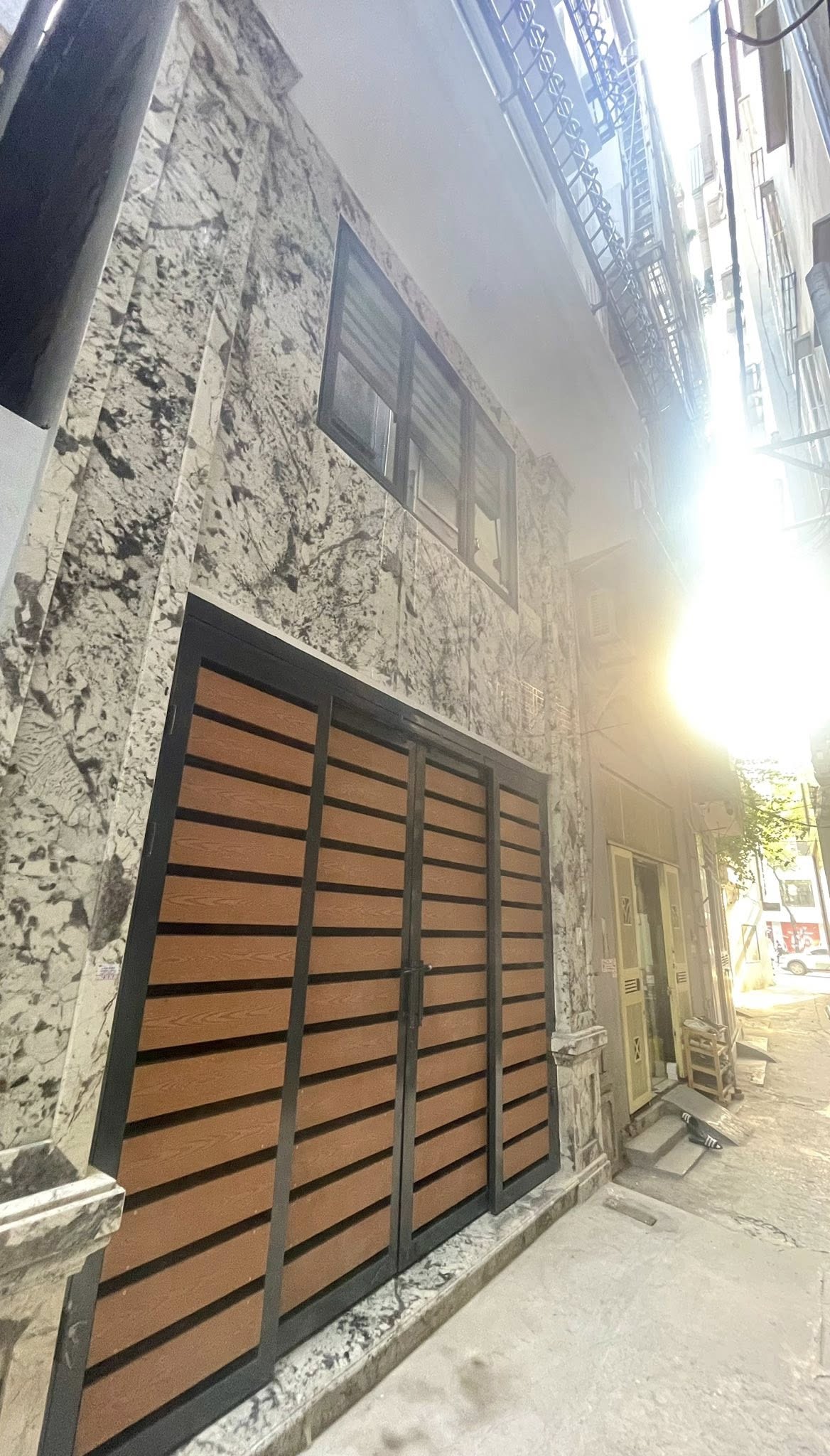 Bán nhà 7 tầng, thang máy, mặt ngõ Thái Hà, 40m2, mặt tiền 4.2m, ngõ thẳng tắp, ô tô đỗ cửa