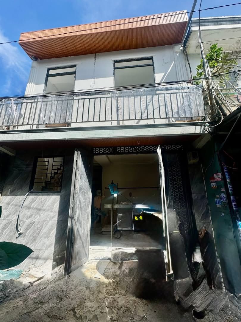 Chào bạn, chúng tôi có một căn nhà đúc kiên cố với diện tích 5m x 6m tọa lạc tại khu dân cư đông đúc thuộc huyện Hóc Môn