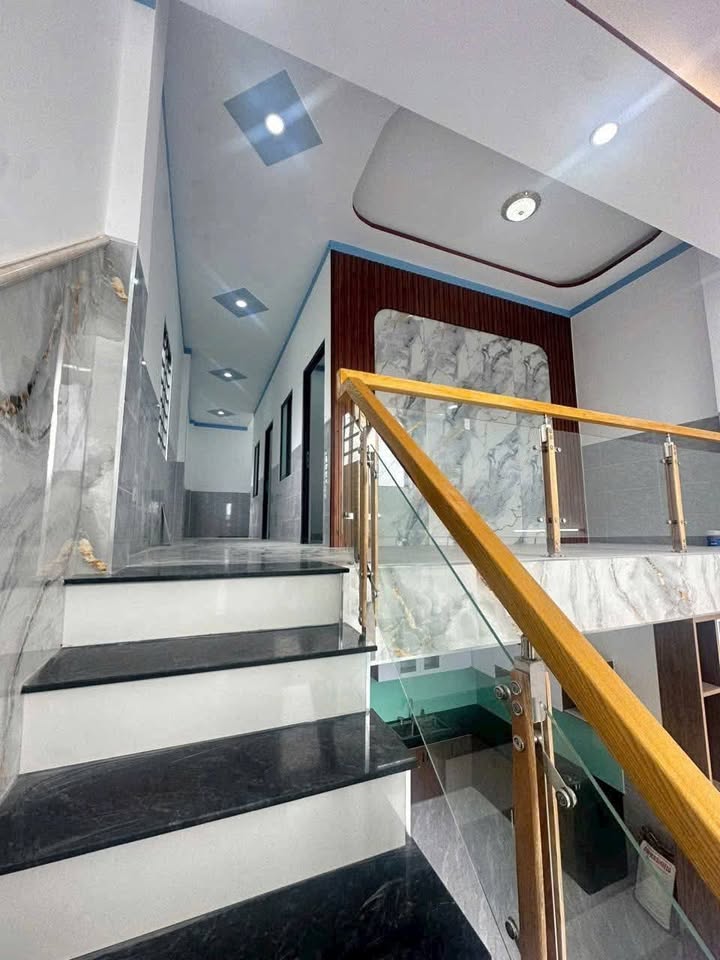 Bán nhà gác lửng hiện đại 100m2, sổ riêng full thổ, chỉ hơn 1 tỷ tại Biên Hòa