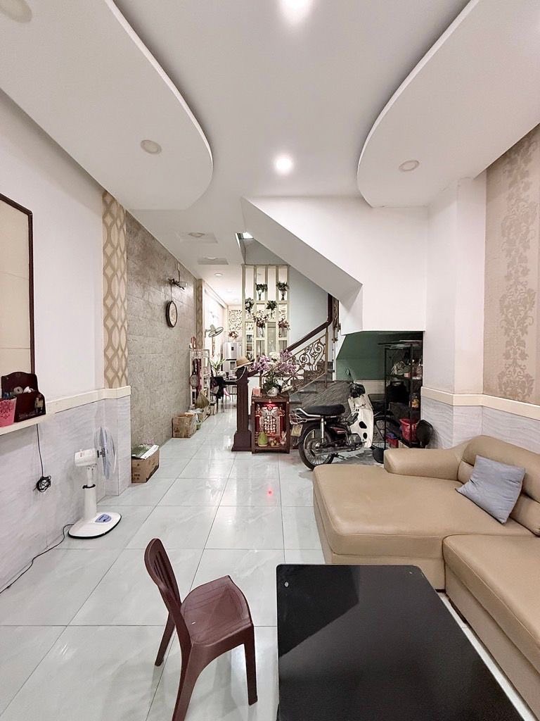 Nhà Lạc Long Quân sát mặt tiền kinh doanh đỉnh, hẻm xe tải 6m, chỉ nhỉnh 12 tỷ