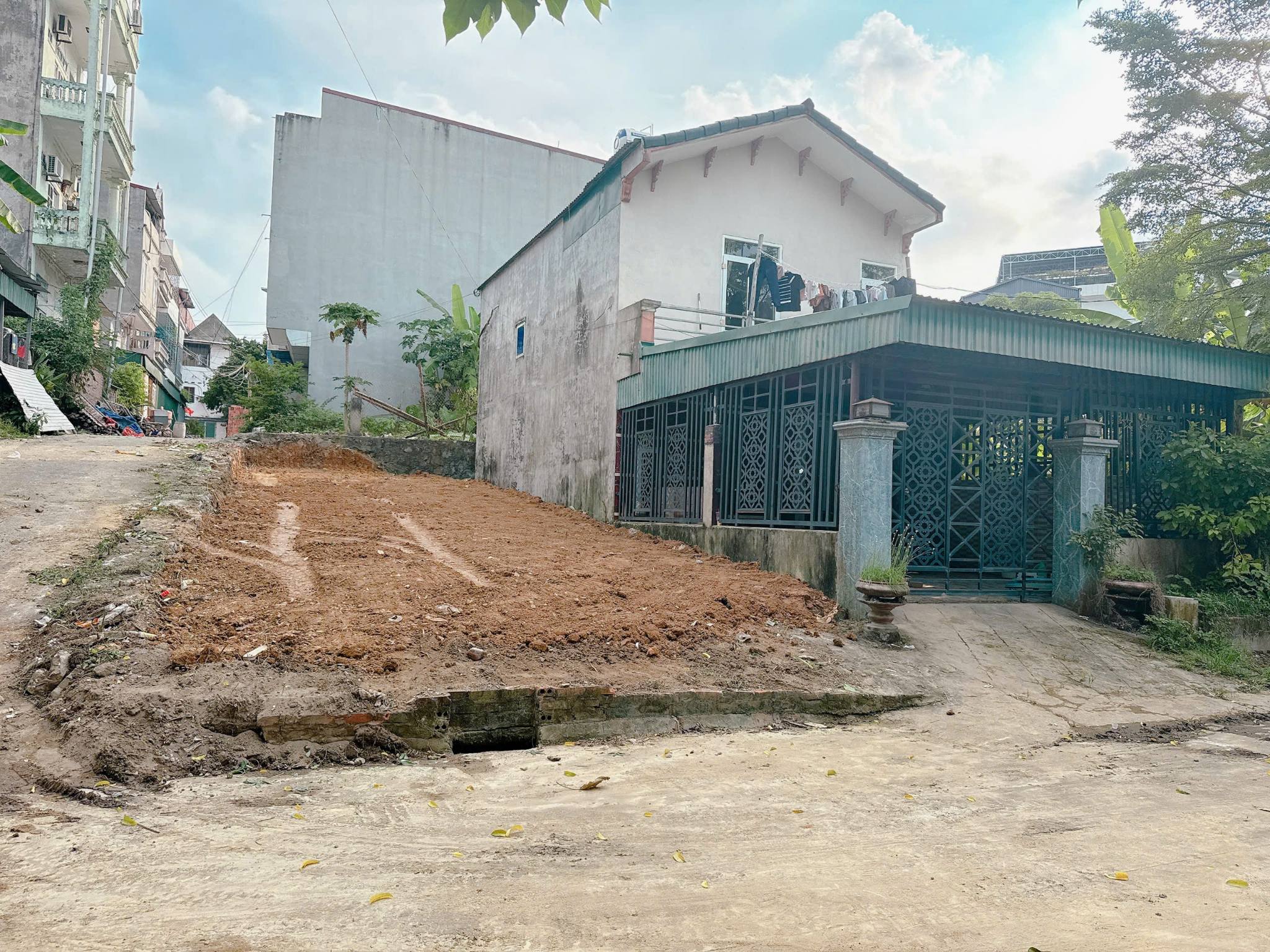 Bán đất 88m2, 3 mặt tiền, 2 ô tô tránh tại Khu 2, phường Nông Trang, Việt Trì