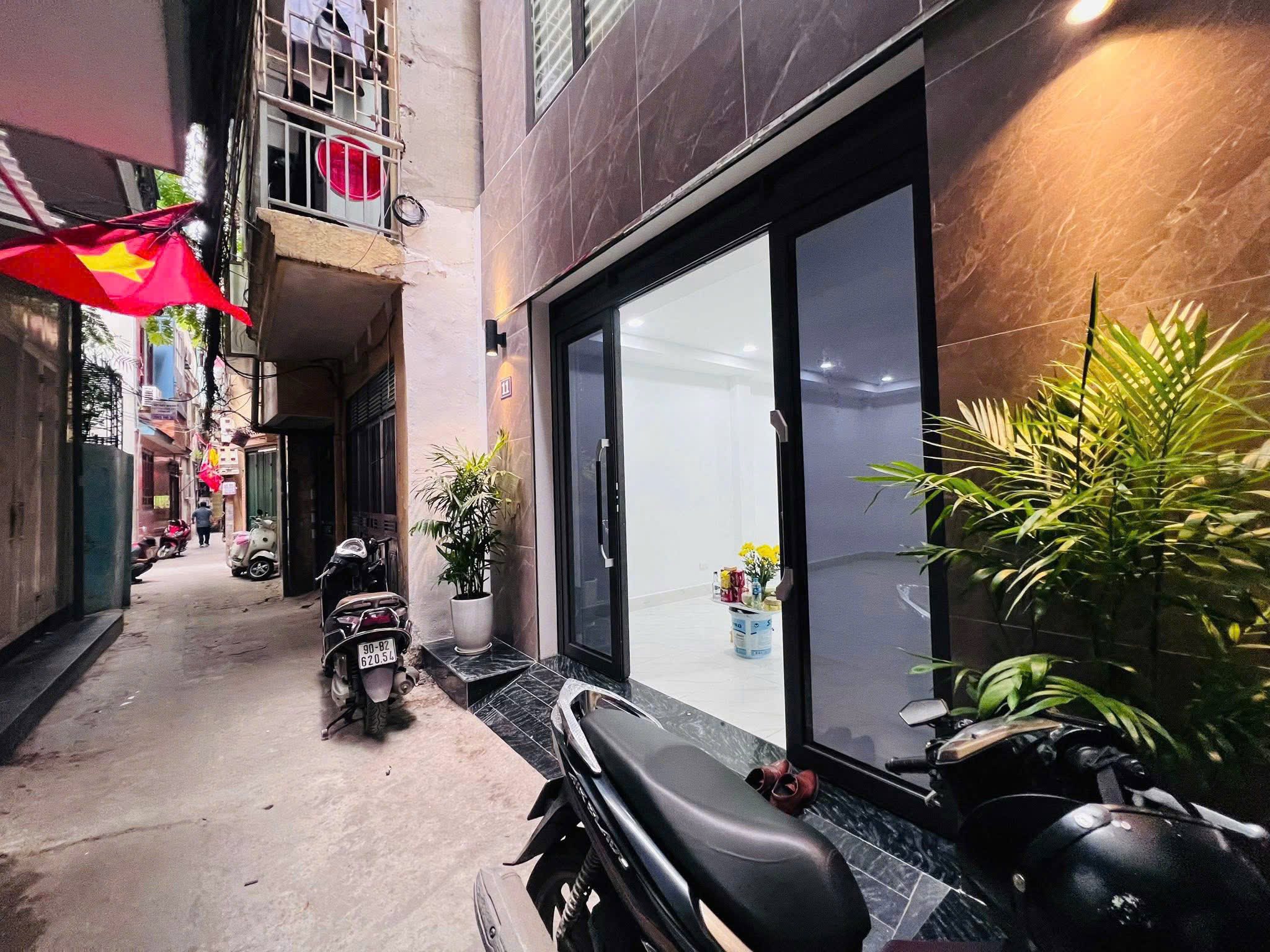 Nhà mới 6 tầng thang máy, khu víp, chỉ việc xách vali