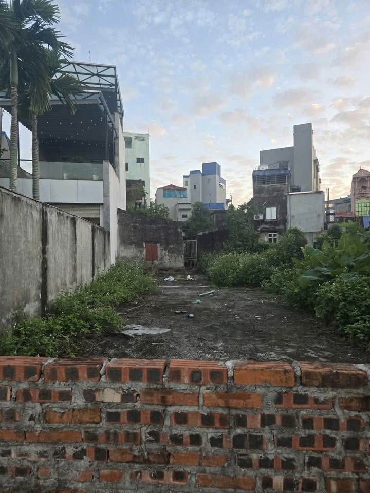 Bán đất lô góc mặt hồ Hàng Nan, trung tâm Nam Định, diện tích 122.8m2, phù hợp xây biệt thự mini